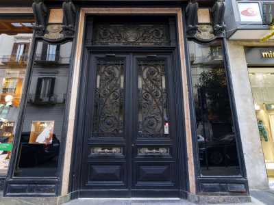 Ma � ora di visitare la parte inedita del palazzo. Ritorniamo all�ingresso dell�edificio e ci spostiamo su via Putignani dove, attraverso un robusto portone...